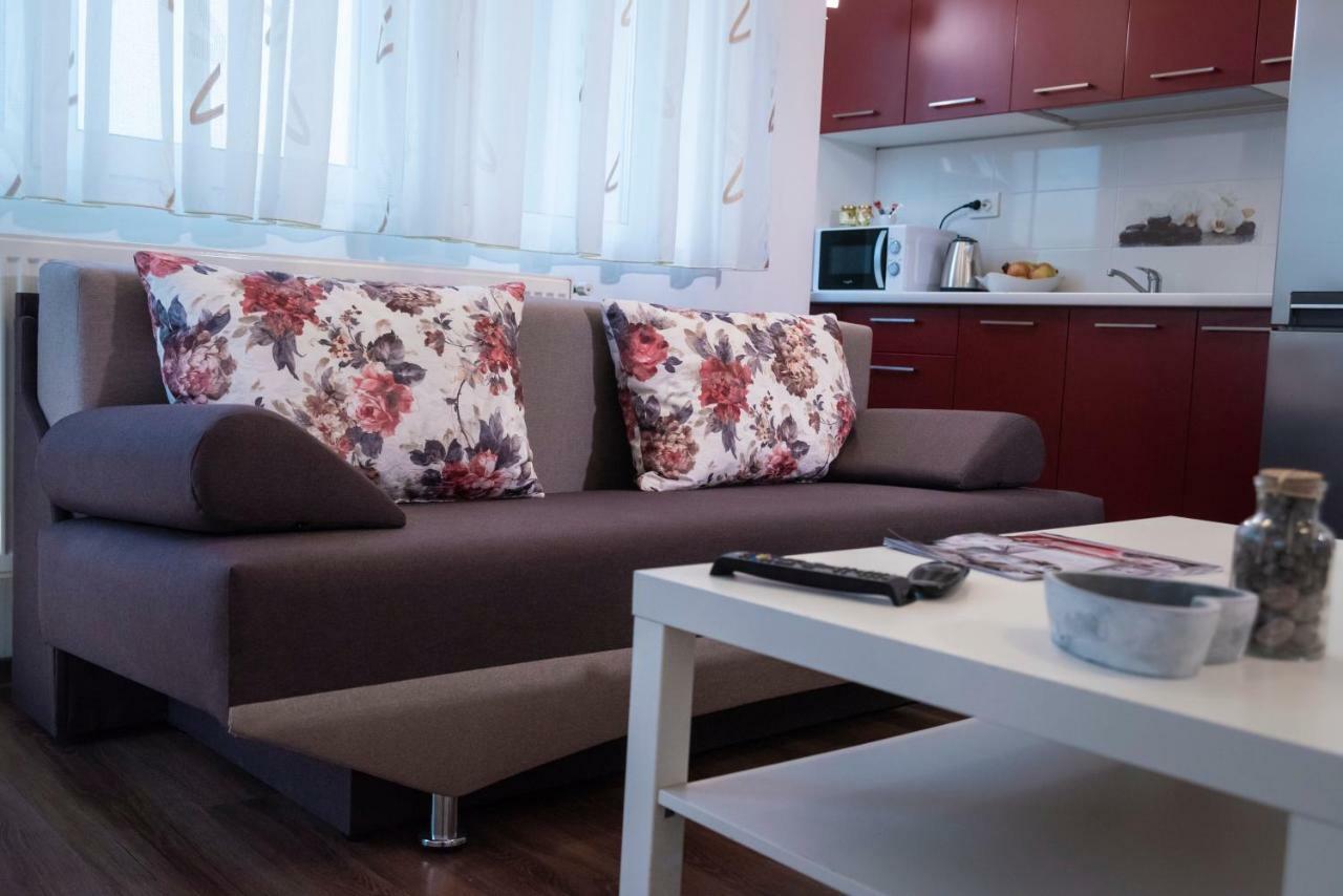 Axis Apartments Yaş Dış mekan fotoğraf