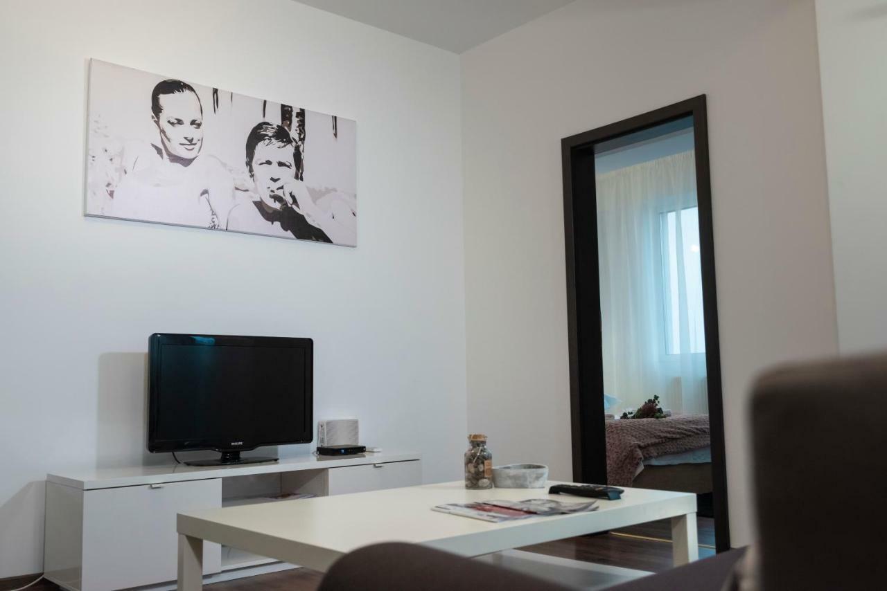 Axis Apartments Yaş Dış mekan fotoğraf