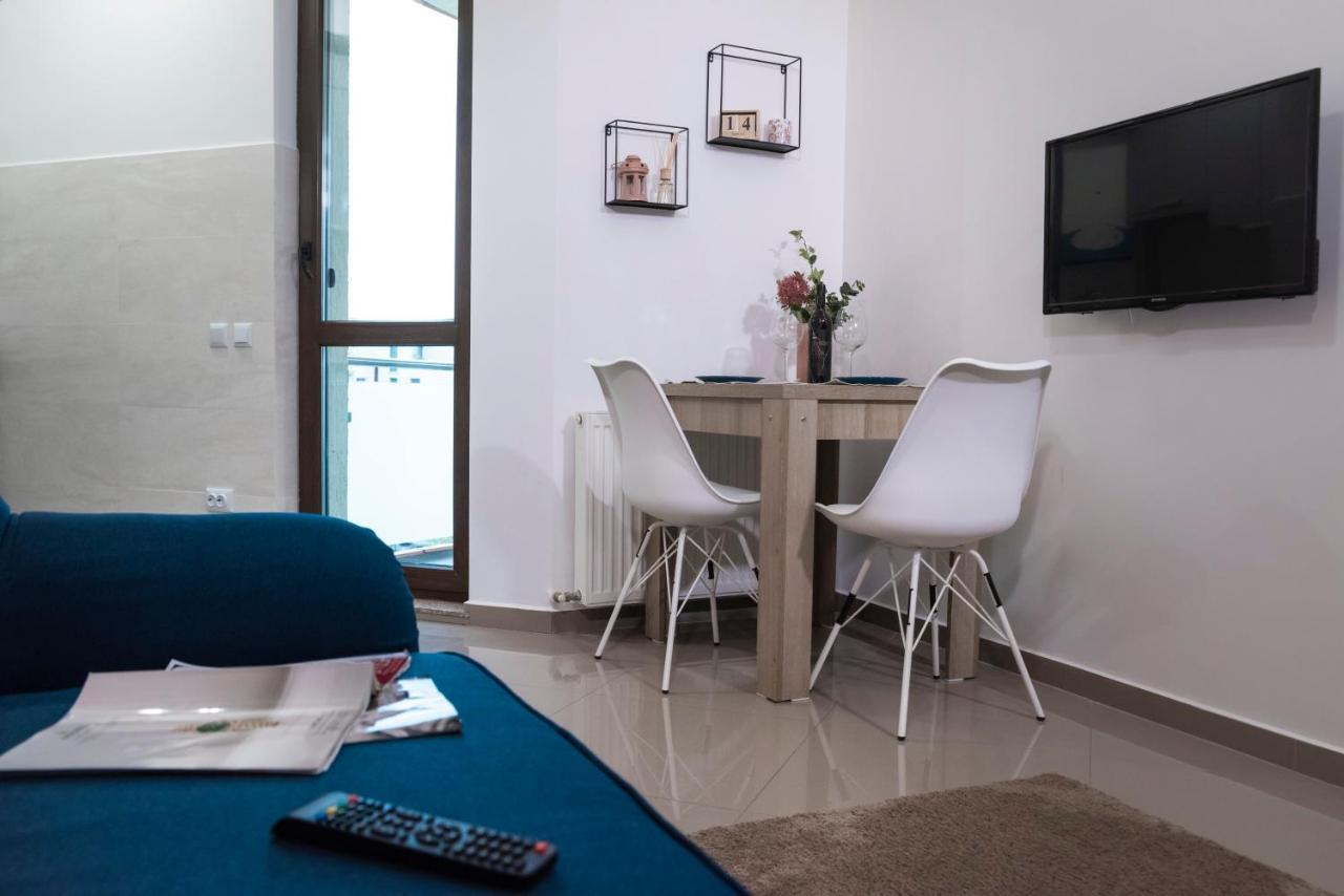 Axis Apartments Yaş Dış mekan fotoğraf